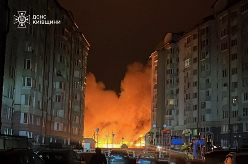 Росіяни масовано вдарили по Фастову: згорів залізничний вокзал Росіяни масовано вдарили по Фастову: згорів залізничний вокзал